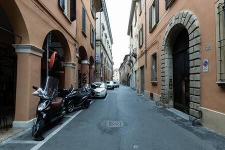 Red Appartamento Immerso Tra Le Mura Bolognesi Exterior photo
