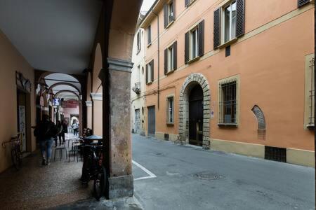 Red Appartamento Immerso Tra Le Mura Bolognesi Exterior photo